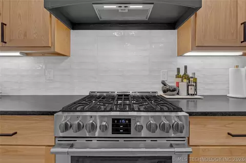 Kitchen - 1433 E 37th Pl, Tulsa, OK 74105 photo 4 of 7