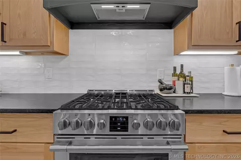 Kitchen - 1433 E 37th Pl, Tulsa, OK 74105 photo 5 of 8