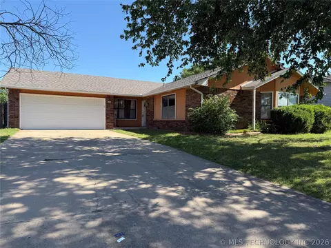 1312 W Gulfport Pl, Broken Arrow, OK 74011