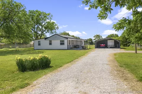 Exterior - 282353 E 1800 Rd, Comanche, OK 73529 photo 2 of 7