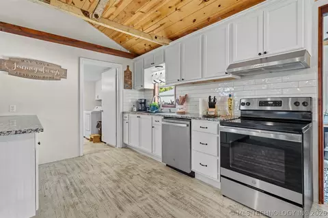 Kitchen - 282353 E 1800 Rd, Comanche, OK 73529 photo 2 of 7