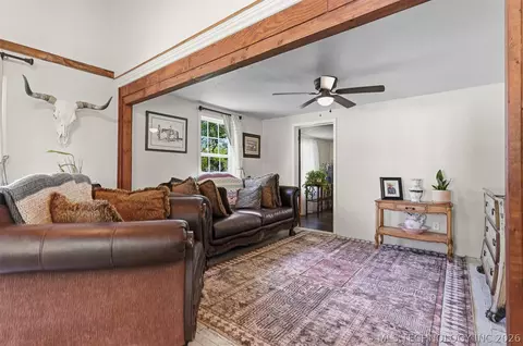 Living - 282353 E 1800 Rd, Comanche, OK 73529 photo 1 of 3