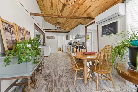 Dining - 282353 E 1800 Rd, Comanche, OK 73529 photo 1 of 2
