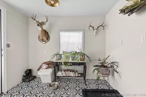 Entry Way - 282353 E 1800 Rd, Comanche, OK 73529 photo 2 of 2