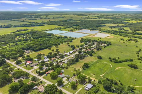 View/Area - 282353 E 1800 Rd, Comanche, OK 73529 photo 4 of 6