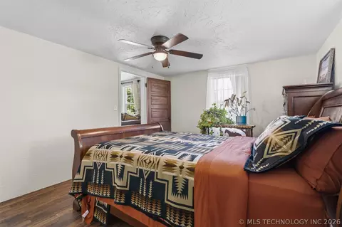 Bedroom - 282353 E 1800 Rd, Comanche, OK 73529 photo 2 of 2