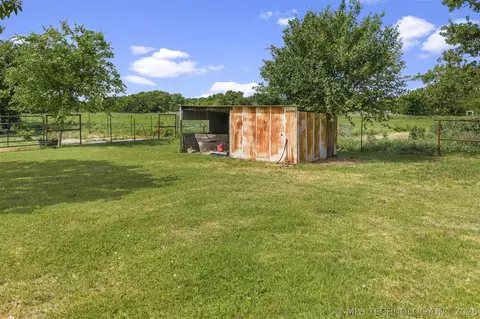 Exterior - 282353 E 1800 Rd, Comanche, OK 73529 photo 7 of 7