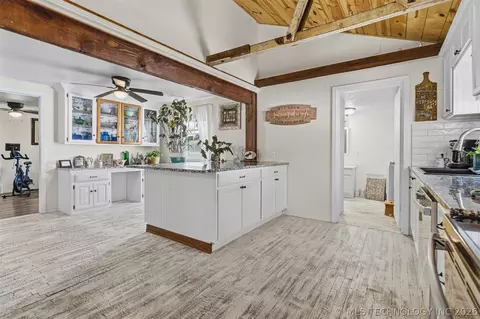Kitchen - 282353 E 1800 Rd, Comanche, OK 73529 photo 3 of 7