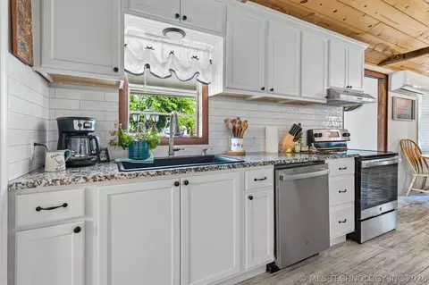 Kitchen - 282353 E 1800 Rd, Comanche, OK 73529 photo 7 of 7