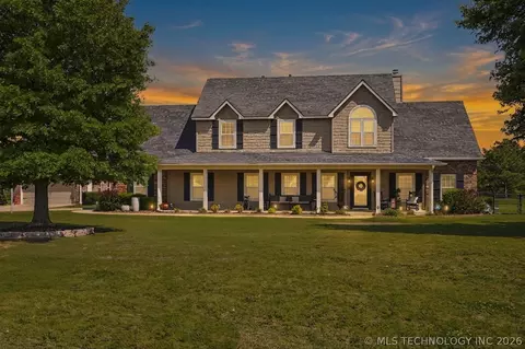 2406 E Fairfield Ct, Oologah, OK 74053