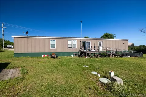 320 E 10th St, Okemah, OK 74859 photo 3