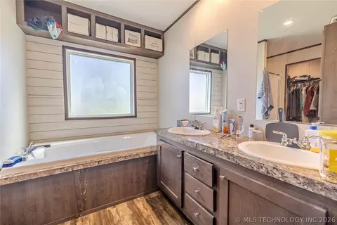 320 E 10th St, Okemah, OK 74859 photo 19