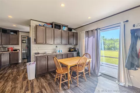 320 E 10th St, Okemah, OK 74859 photo 9