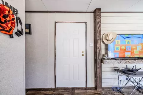 320 E 10th St, Okemah, OK 74859 photo 4