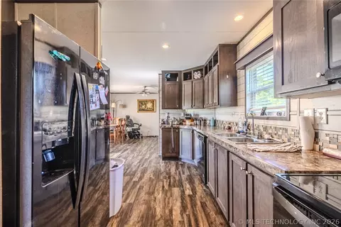 320 E 10th St, Okemah, OK 74859 photo 10