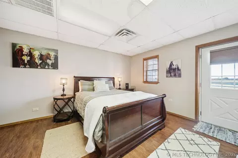 Bedroom - 19190 W 6th St N, Haskell, OK 74436 photo 8 of 8