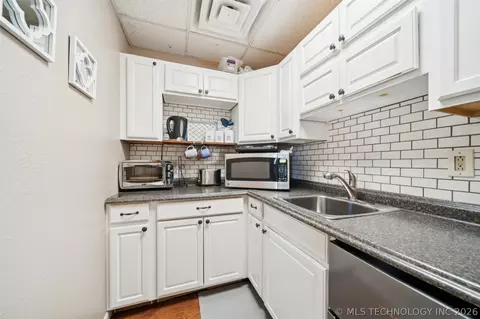 Kitchen - 19190 W 6th St N, Haskell, OK 74436 photo 4 of 4