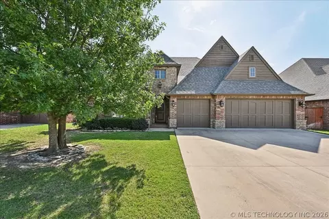 911 S Nyssa Pl, Broken Arrow, OK 74012