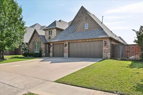 911 S Nyssa Pl, Broken Arrow, OK 74012