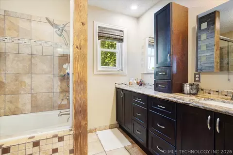 Bath - 563 Black Tern Ln, Idabel, OK 74745 photo 1 of 5