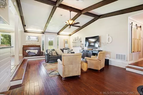 Living - 563 Black Tern Ln, Idabel, OK 74745 photo 3 of 5