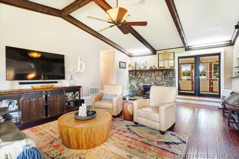 Living - 563 Black Tern Ln, Idabel, OK 74745 photo 5 of 5