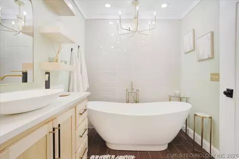 Bath - 563 Black Tern Ln, Idabel, OK 74745 photo 4 of 5