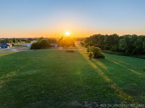 1 W County Rd, Tuttle, OK 73089