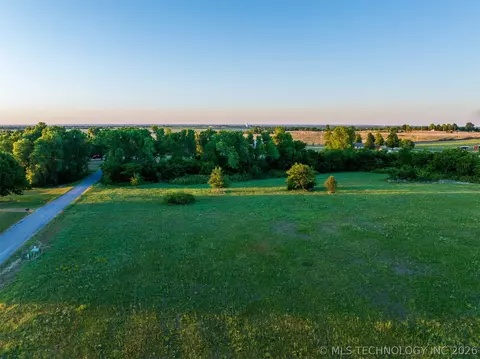 1 W County Rd, Tuttle, OK 73089