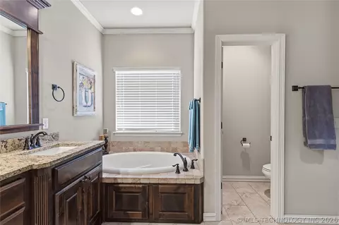 Bath - 2813 W Edgewater St, Broken Arrow, OK 74012 photo 3 of 6