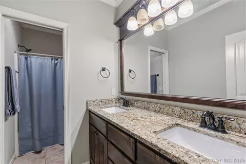 Bath - 2813 W Edgewater St, Broken Arrow, OK 74012 photo 5 of 6