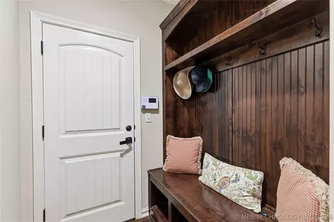 Entry Way - 2813 W Edgewater St, Broken Arrow, OK 74012 photo 2 of 2