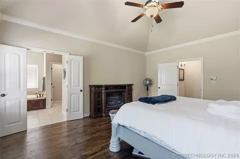 Bedroom - 2813 W Edgewater St, Broken Arrow, OK 74012 photo 2 of 6