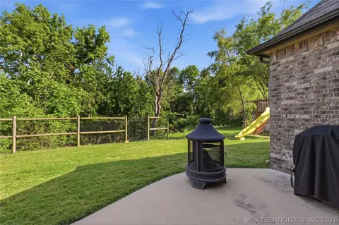 Exterior - 2813 W Edgewater St, Broken Arrow, OK 74012 photo 10 of 12