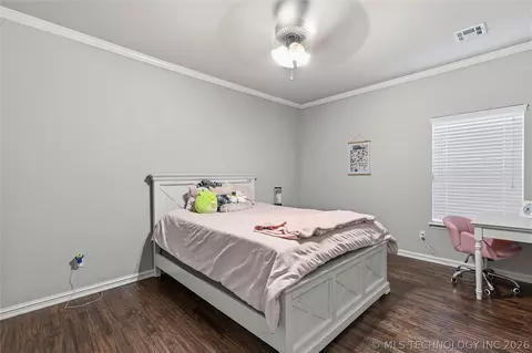 Bedroom - 2813 W Edgewater St, Broken Arrow, OK 74012 photo 3 of 6