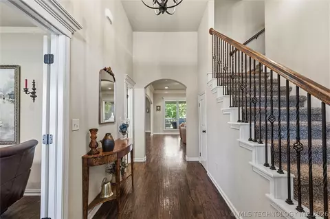 Entry Way - 2813 W Edgewater St, Broken Arrow, OK 74012 photo 1 of 2