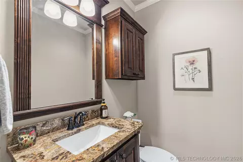 Bath - 2813 W Edgewater St, Broken Arrow, OK 74012 photo 1 of 6