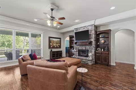 Living - 2813 W Edgewater St, Broken Arrow, OK 74012 photo 1 of 1