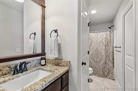Bath - 2813 W Edgewater St, Broken Arrow, OK 74012 photo 6 of 6