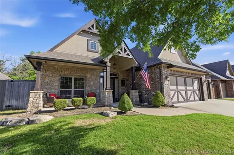 Exterior - 2813 W Edgewater St, Broken Arrow, OK 74012 photo 4 of 12