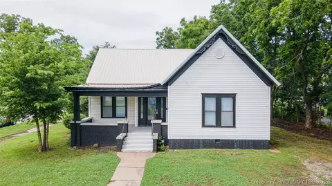 403 E 6th St, Pawhuska, OK 74056