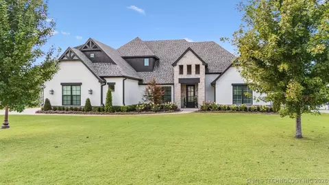 19236 E Twin Creeks Dr, Owasso, OK 74055