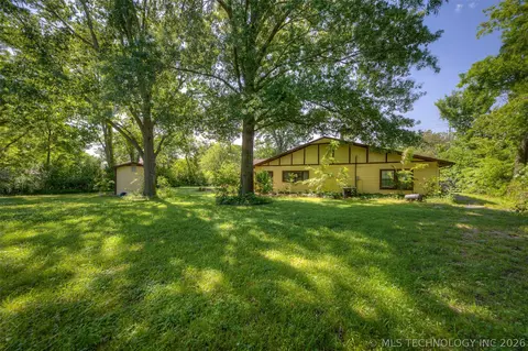 Exterior - 8925 E 15th St, Tulsa, OK 74112 photo 3 of 8
