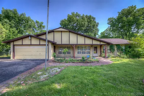 8925 E 15th St, Tulsa, OK 74112
