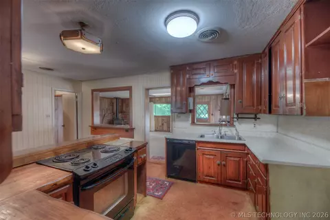 Kitchen - 8925 E 15th St, Tulsa, OK 74112 photo 3 of 5