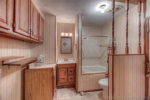 Bath - 8925 E 15th St, Tulsa, OK 74112 photo 3 of 3