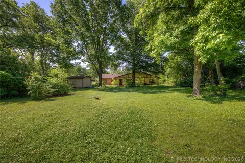 Exterior - 8925 E 15th St, Tulsa, OK 74112 photo 6 of 8