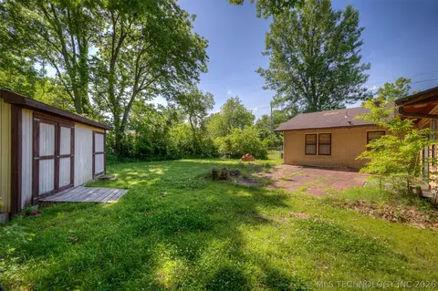 Exterior - 8925 E 15th St, Tulsa, OK 74112 photo 7 of 8