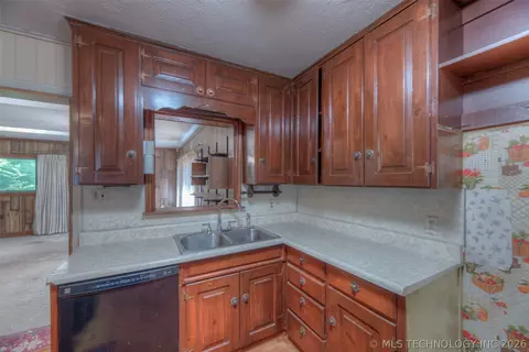 Kitchen - 8925 E 15th St, Tulsa, OK 74112 photo 2 of 5
