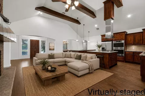 Living - 1902 E 370 Rd, Talala, OK 74080 photo 2 of 3